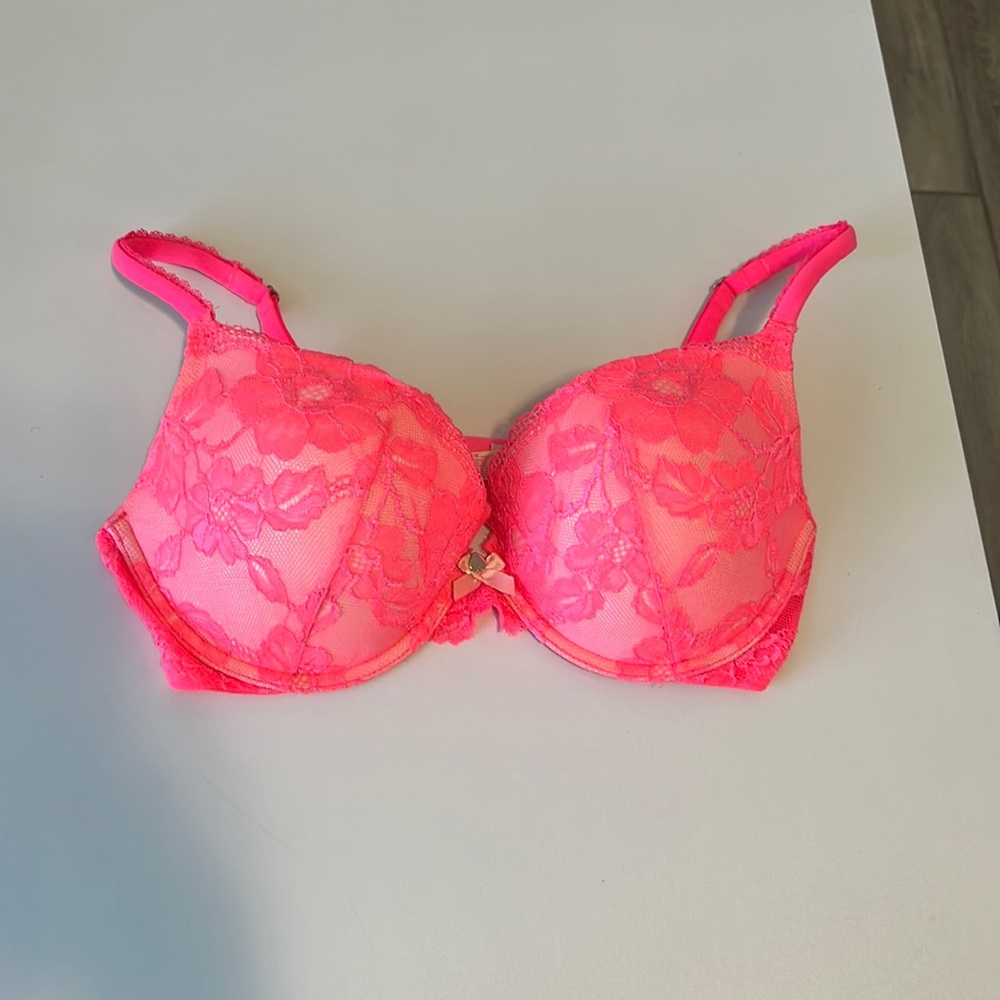 Hot pink Victoria’s Secret push-up bra